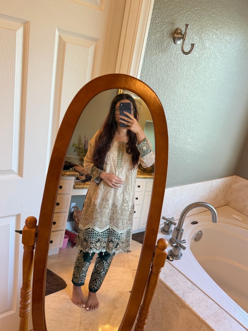 Women’s brand new Indian Pakistani desi traditional outfit size small medium 2pc